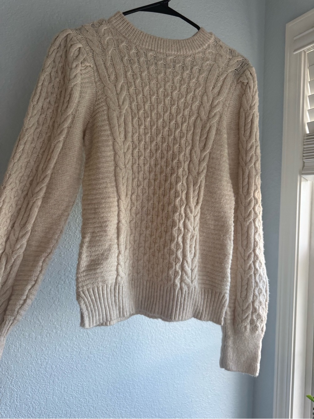 crown & ivy Cream Cable-Detail Crewneck Sweater
